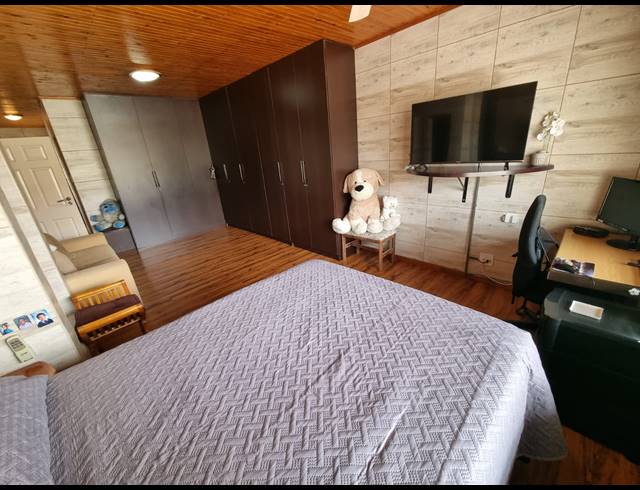 6 BEDROOM HOUSE FOR SALE IN LINMEYER